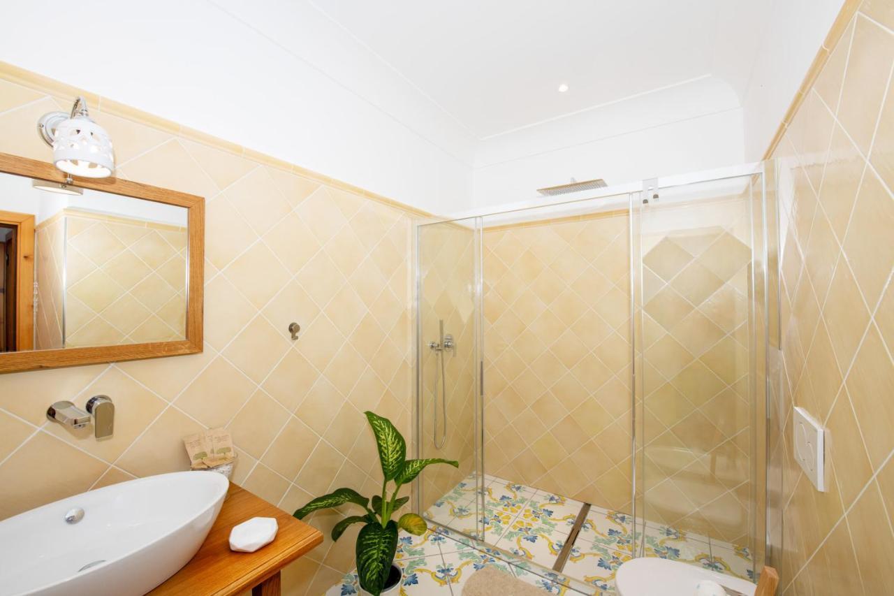 La Borragine Rooms Positano Bagian luar foto
