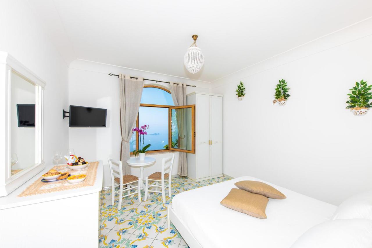La Borragine Rooms Positano Bagian luar foto