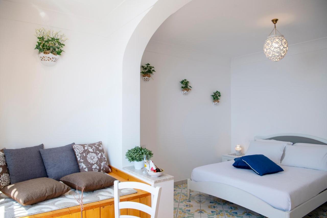 La Borragine Rooms Positano Bagian luar foto
