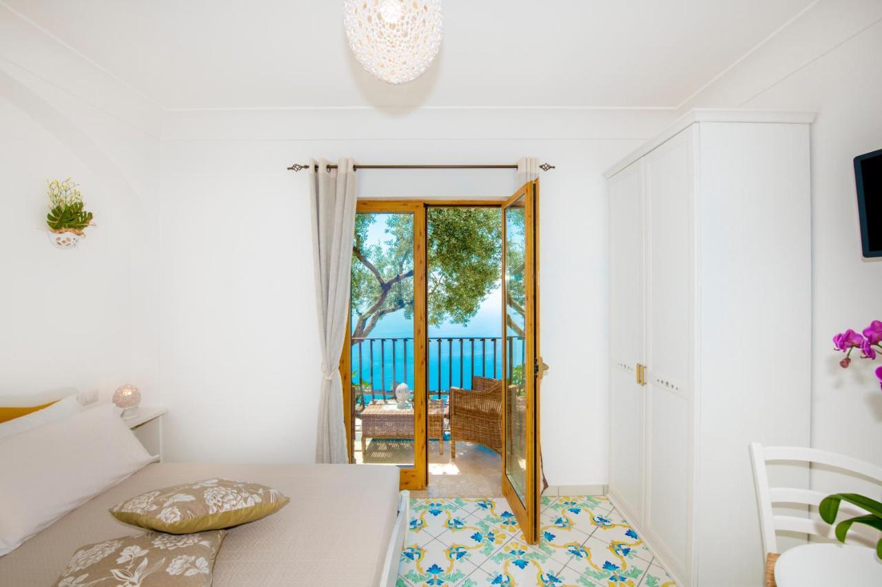 La Borragine Rooms Positano Bagian luar foto