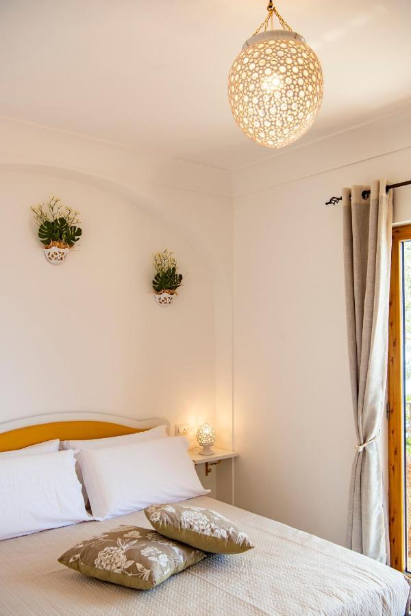 La Borragine Rooms Positano Bagian luar foto